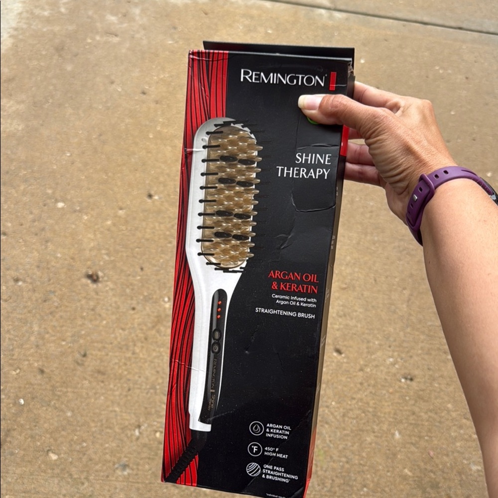 Remington White and Black Grooming Tool for Sleek Hair